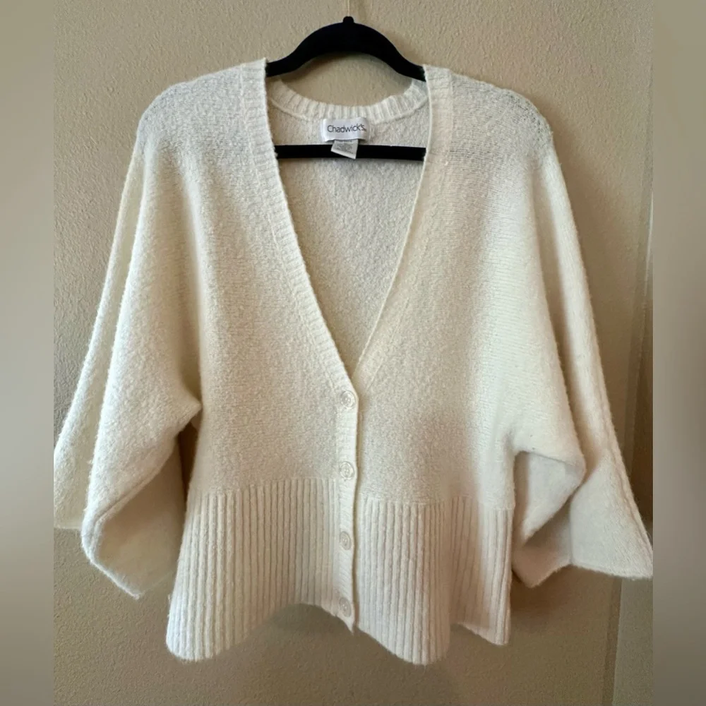 Chadwick’s Women’s  Cream/Ivory Cropped Cardigan “Beautiful Sleeves” Size Medium - Picture 8 of 8